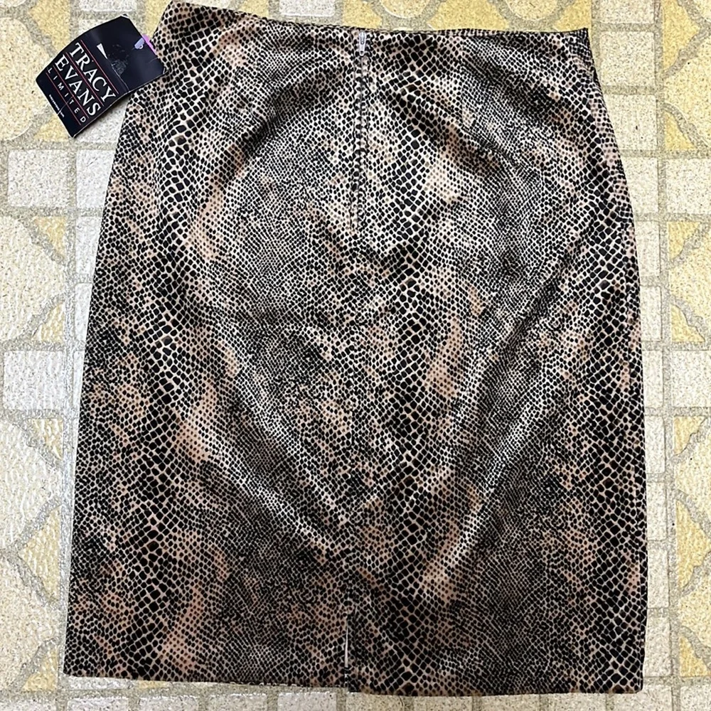 New Tracy Evans python print skirt - Picture 10 of 15